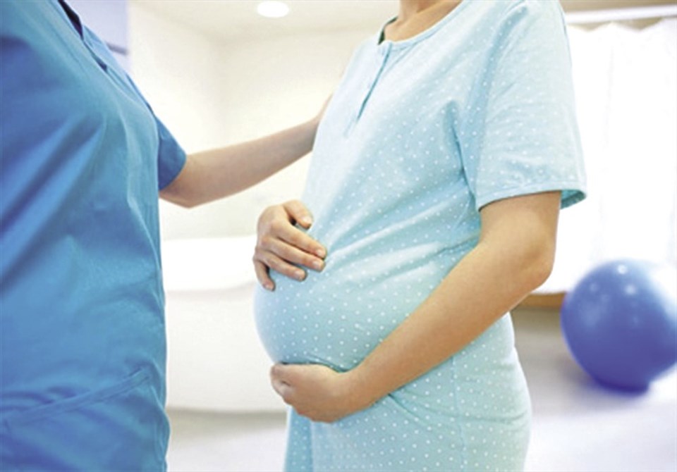 Thuê người khác mang thai hộ có vi phạm pháp luật không?